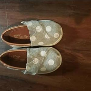 Toms size 5 toddler